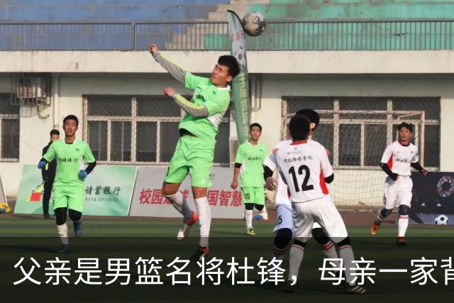 父亲是男篮名将杜锋，母亲一家背景深厚，杜昆泽的篮球水平如何？